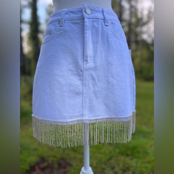 BLANK NYC Denim Rhinestone White Skirt. Size 26 - Picture 8 of 16